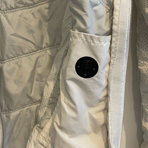Lululemon white puffy runner jacket - Picture 4 of 5